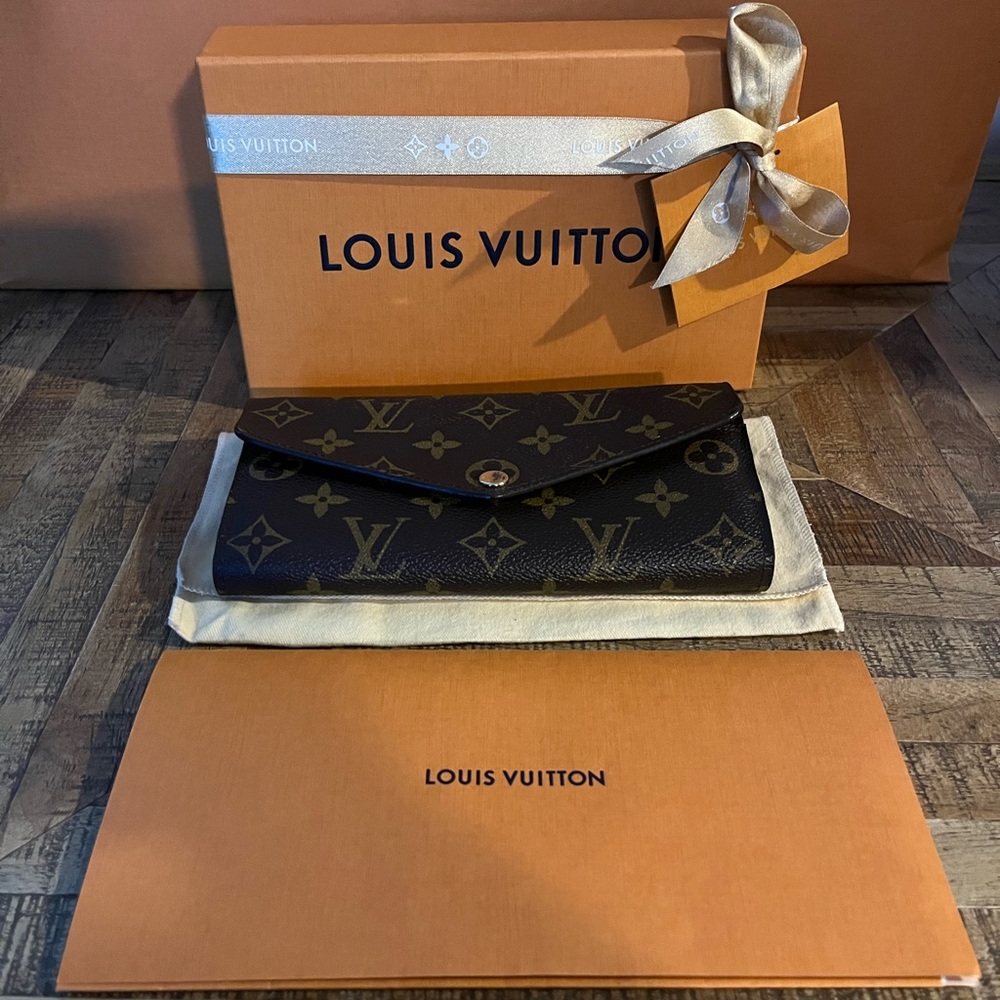 Louis Vuitton Monogram Sarah Wallet Authentic with Box and Dust Bag